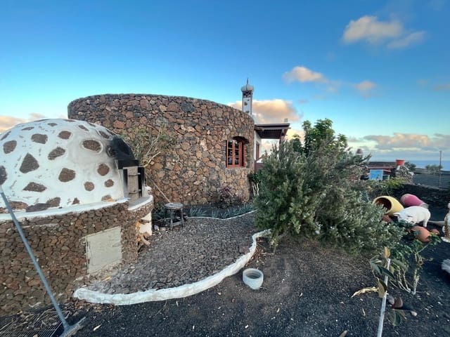 Chalet de 2 habitaciones en Tías en venta con garaje - 775.000 € (Ref: 8836753)