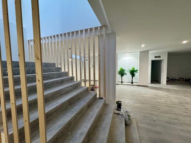 3 bedroom Flat for sale in Puerto del Carmen, Tías - € 239,000 (Ref: 8857144)