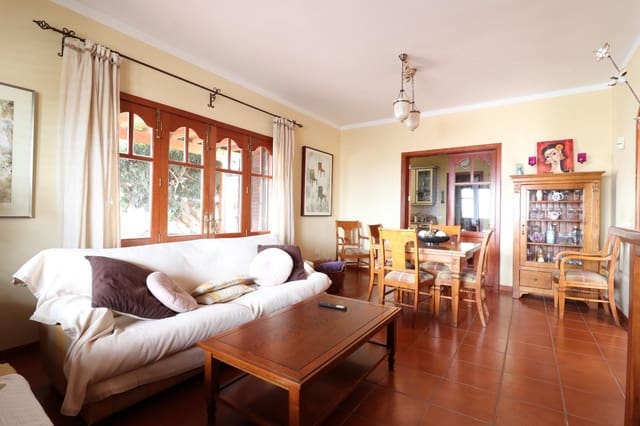 4 bedroom Villa for sale in Tahiche, Teguise with garage - € 499,000 (Ref: 8913006)