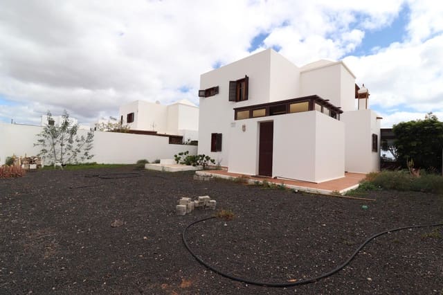 4 bedroom Villa for sale in Tahiche, Teguise with garage - € 499,000 (Ref: 8913006)