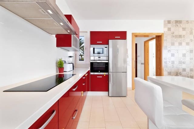 3 soverom Villa til salgs i Tías med svømmebasseng garasje - € 1 240 000 (Ref: 8928736)