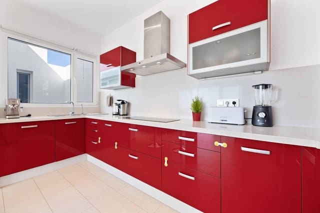 3 soverom Villa til salgs i Tías med svømmebasseng garasje - € 1 240 000 (Ref: 8928736)