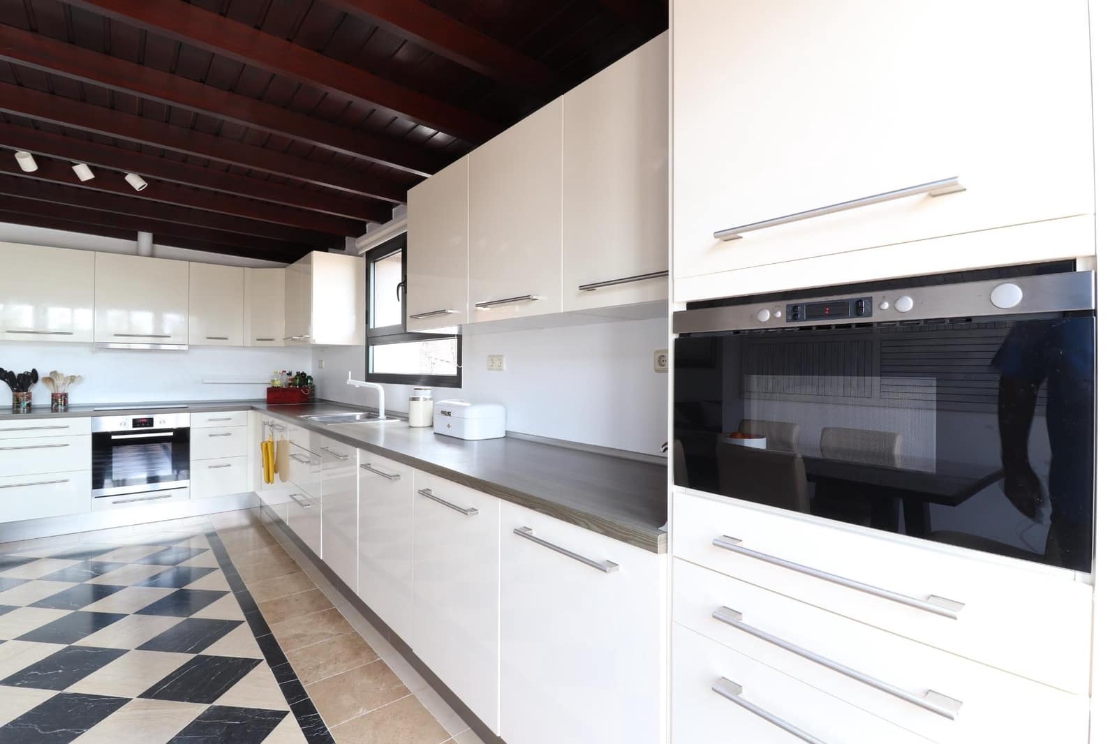 4 makuuhuone Huvila myytävänä paikassa Playa Blanca mukana uima-altaan - 595 000 € (Ref: 8950585)