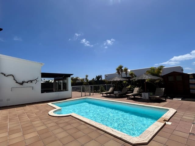 4 soveværelse Villa til salg i Playa Blanca, Yaiza med swimmingpool - € 595.000 (Ref: 8950585)