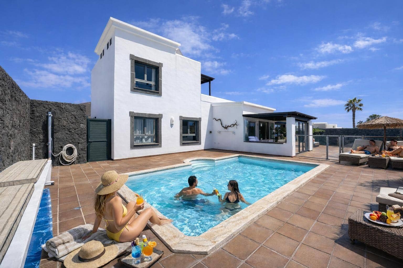 4 slaapkamer Villa te koop in Playa Blanca met zwembad - € 595.000 (Ref: 8950585)