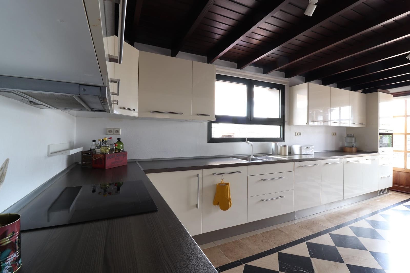 4 slaapkamer Villa te koop in Playa Blanca met zwembad - € 595.000 (Ref: 8950585)