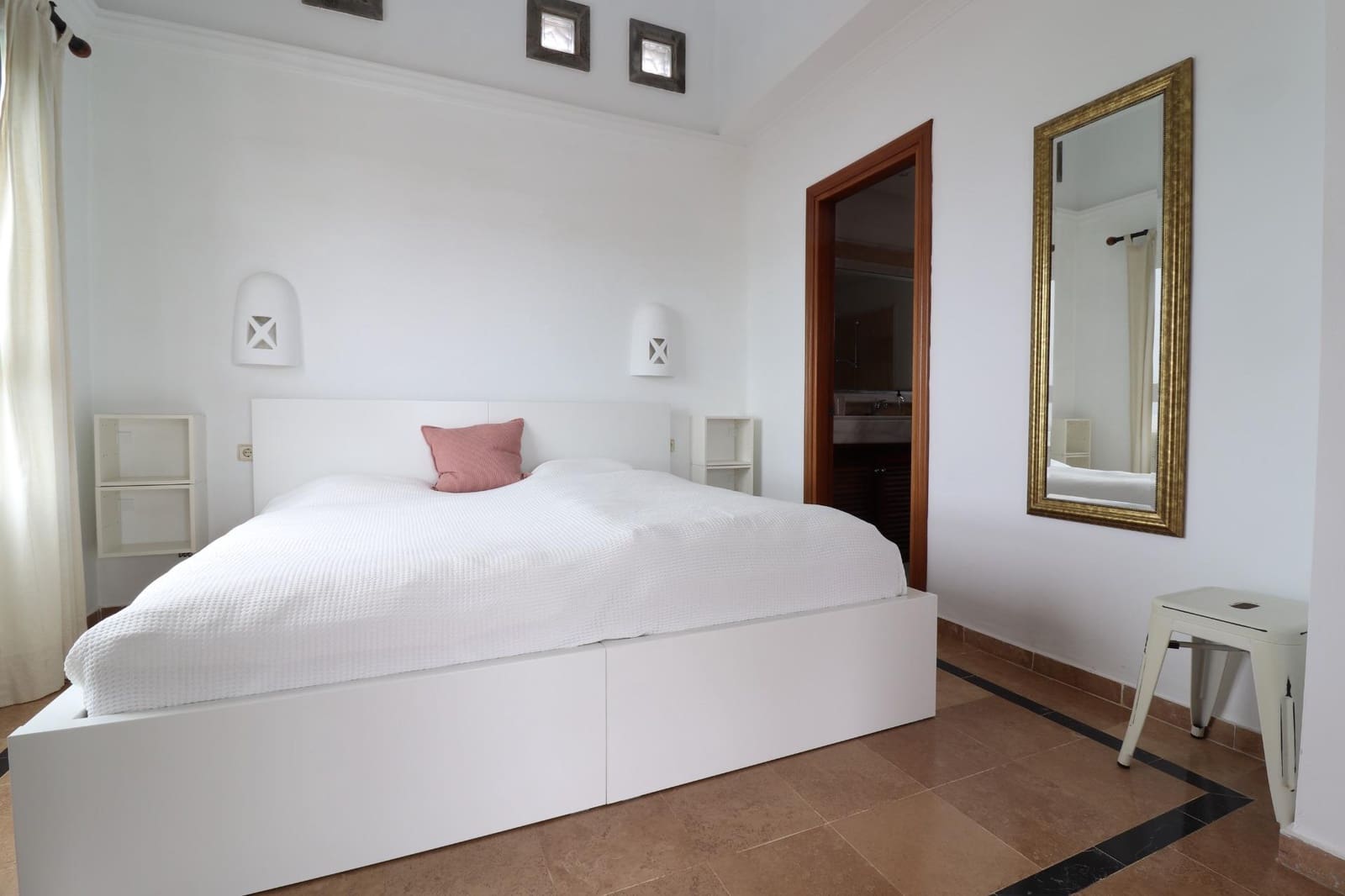 4 slaapkamer Villa te koop in Playa Blanca met zwembad - € 595.000 (Ref: 8950585)