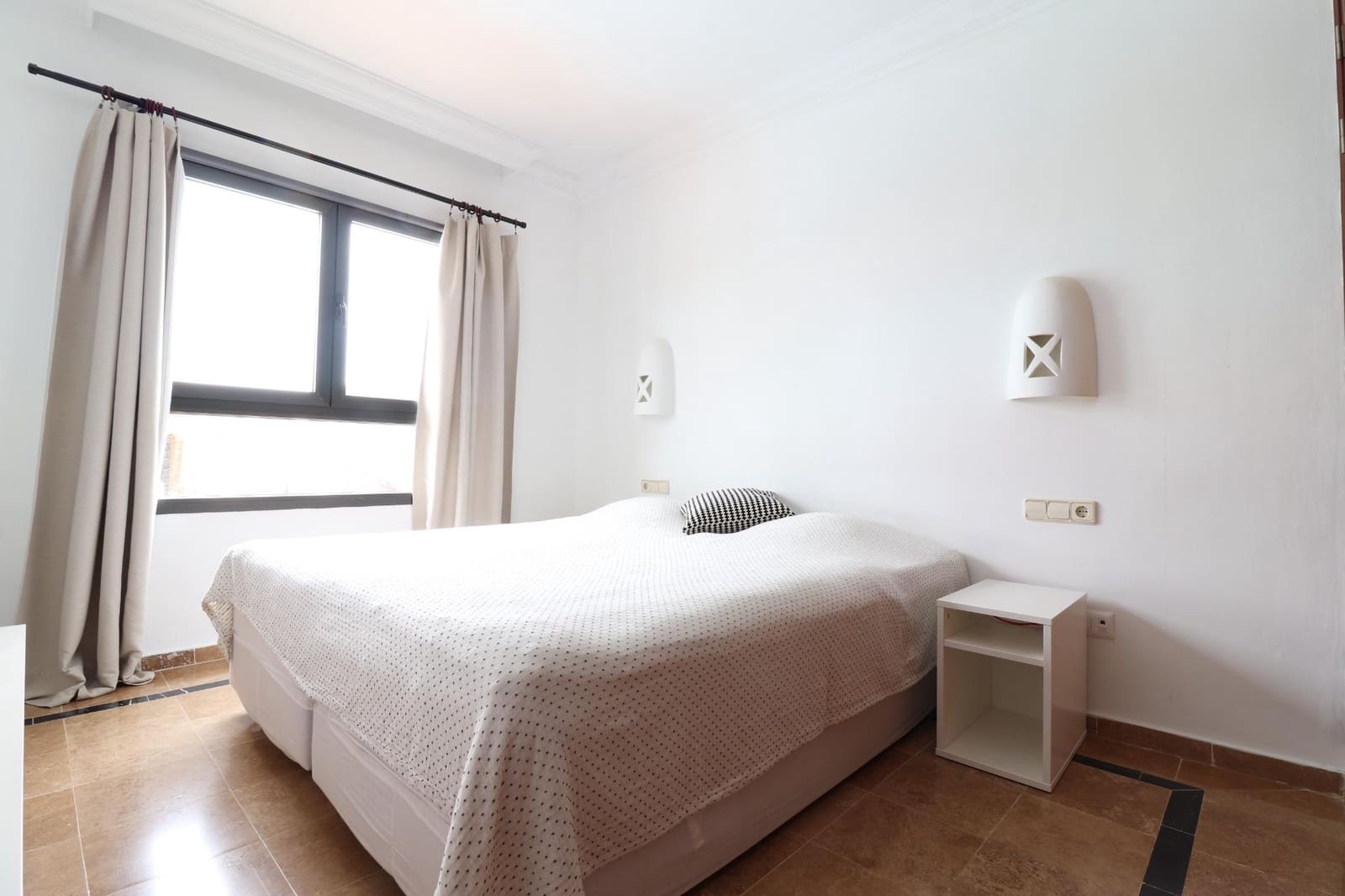 4 slaapkamer Villa te koop in Playa Blanca met zwembad - € 595.000 (Ref: 8950585)