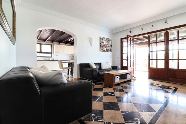 4 slaapkamer Villa te koop in Playa Blanca, Yaiza met zwembad - € 595.000 (Ref: 8950585)