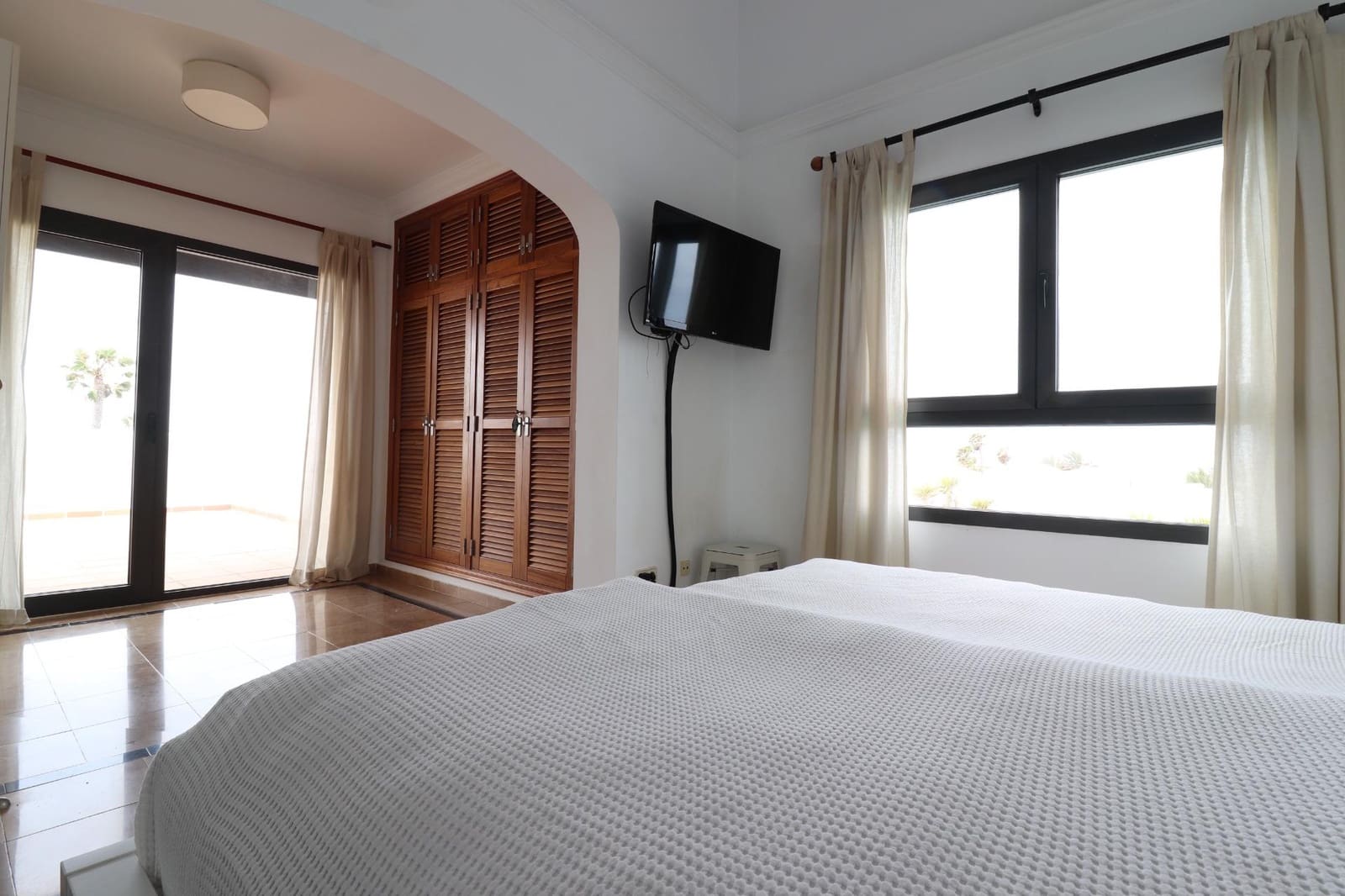 4 slaapkamer Villa te koop in Playa Blanca met zwembad - € 595.000 (Ref: 8950585)