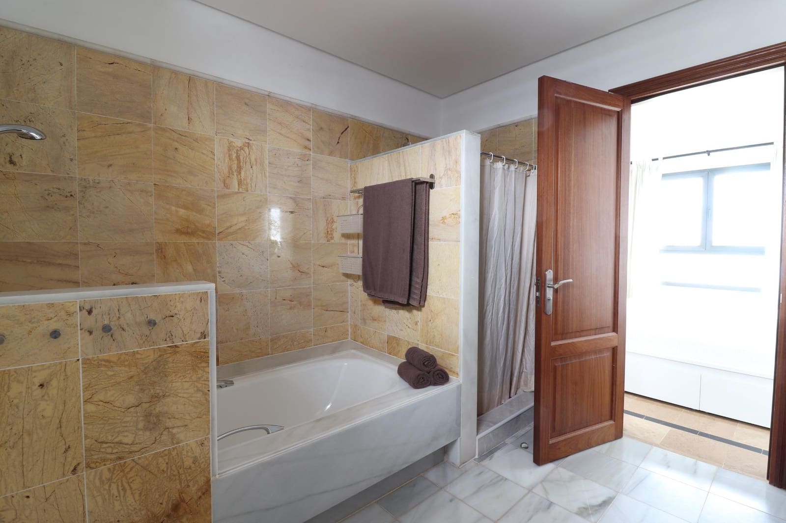 4 slaapkamer Villa te koop in Playa Blanca met zwembad - € 595.000 (Ref: 8950585)