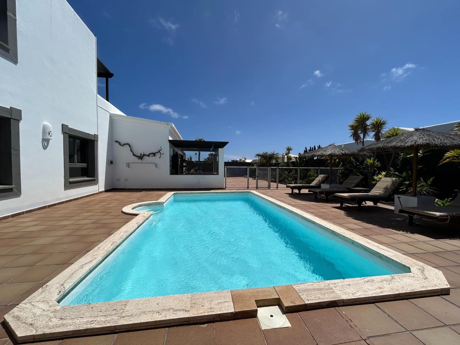4 slaapkamer Villa te koop in Playa Blanca met zwembad - € 595.000 (Ref: 8950585)