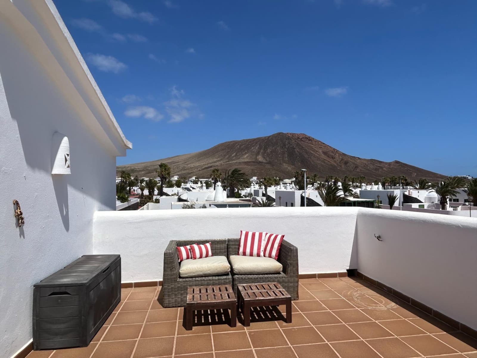 4 slaapkamer Villa te koop in Playa Blanca met zwembad - € 595.000 (Ref: 8950585)