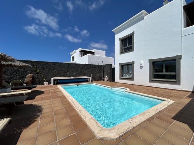 4 slaapkamer Villa te koop in Playa Blanca, Yaiza met zwembad - € 595.000 (Ref: 8950585)