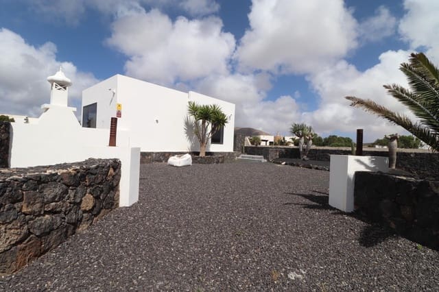 3 bedroom Villa for sale in Mozaga, Teguise with pool - € 600,000 (Ref: 8957048)