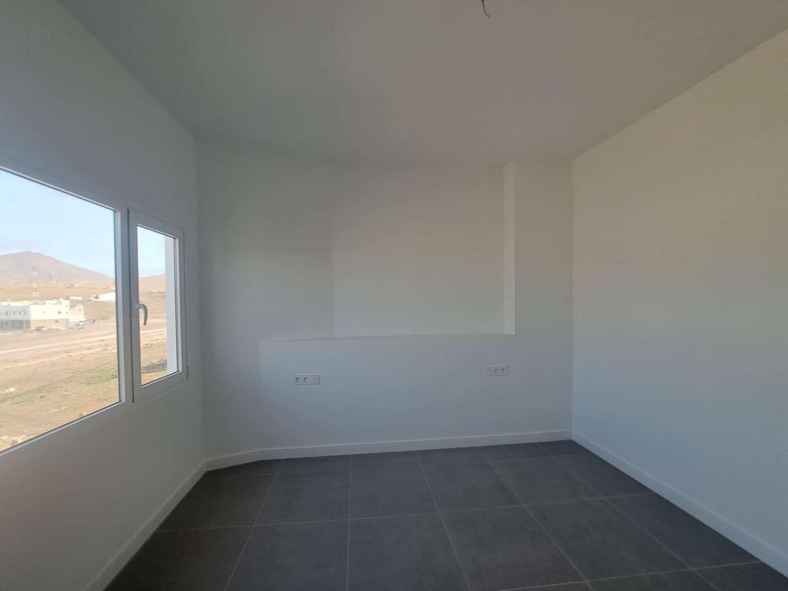 2 soveværelse Lejlighed til salg i Arrecife - € 185.000 (Ref: 9077910)