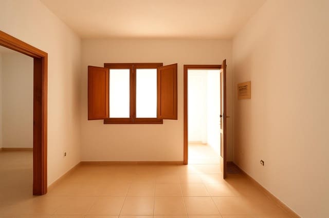 3 bedroom Flat for sale in Arrecife - € 179,900 (Ref: 9095187)