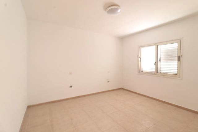 3 bedroom Flat for sale in Arrecife - € 179,900 (Ref: 9095187)