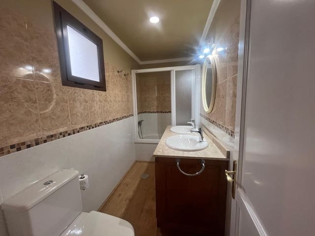 2 bedroom Flat for sale in Arrecife with garage - € 263,000 (Ref: 9373972)