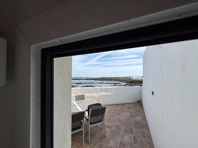 1 bedroom Apartment for sale in Orzola, Haría - € 210,000 (Ref: 9373974)