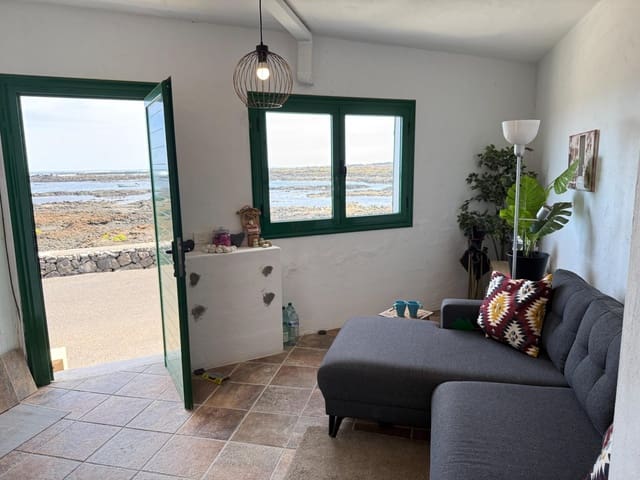 1 bedroom Apartment for sale in Orzola, Haría - € 210,000 (Ref: 9373974)