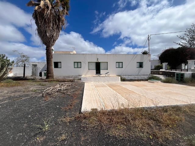 5 bedroom Finca/Country House for sale in Yaiza - € 421,500 (Ref: 9419730)