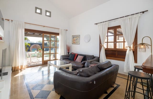 2 sypialnia Bungalow na sprzedaż w Playa Blanca, Yaiza z basenem - 560 000 € (Ref: 9450653)