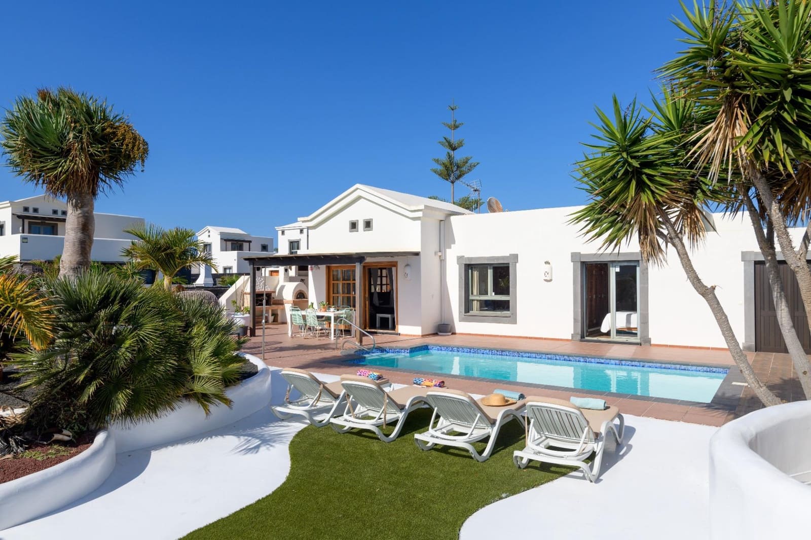 2 bedroom Bungalow for sale in Playa Blanca with pool - € 560,000 (Ref: 9450653)