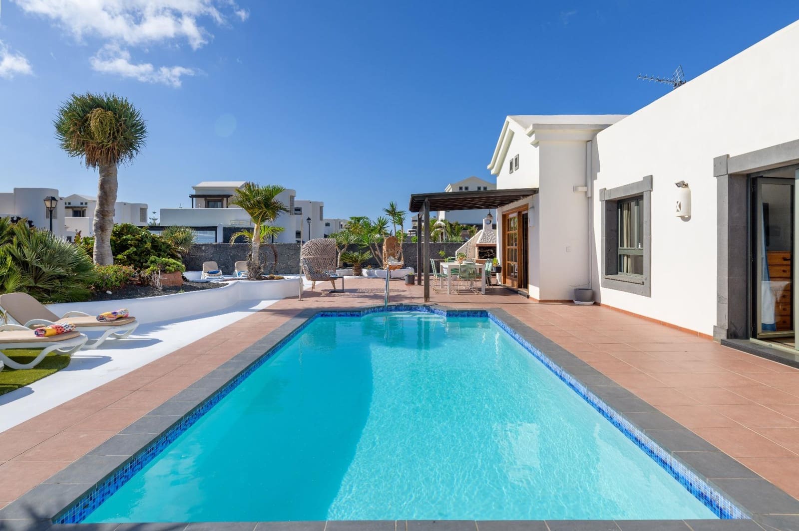 2 bedroom Bungalow for sale in Playa Blanca with pool - € 560,000 (Ref: 9450653)