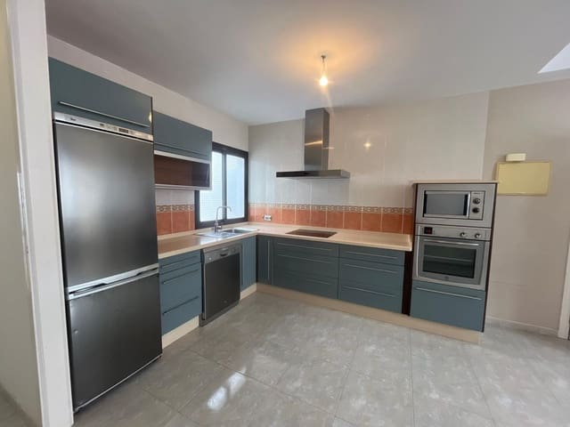 2 slaapkamer Flat te koop in Arrecife - € 190.000 (Ref: 9472953)