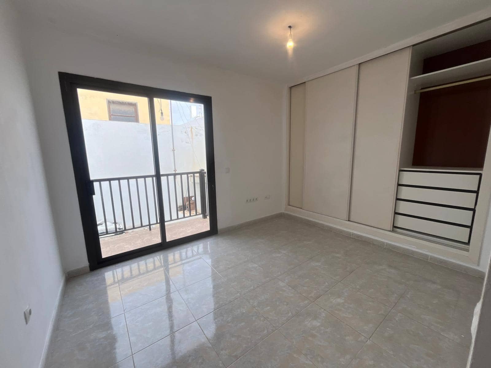 2 slaapkamer Flat te koop in Arrecife - € 190.000 (Ref: 9472953)
