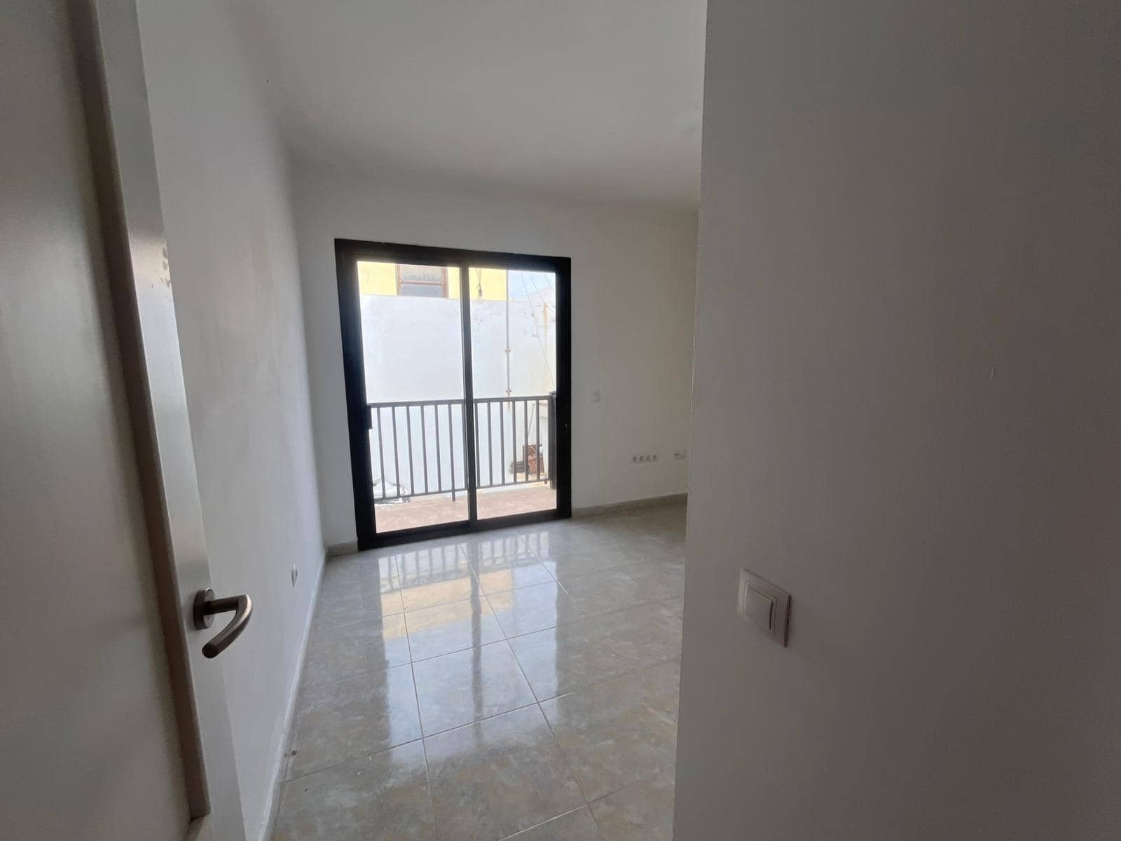 2 slaapkamer Flat te koop in Arrecife - € 190.000 (Ref: 9472953)