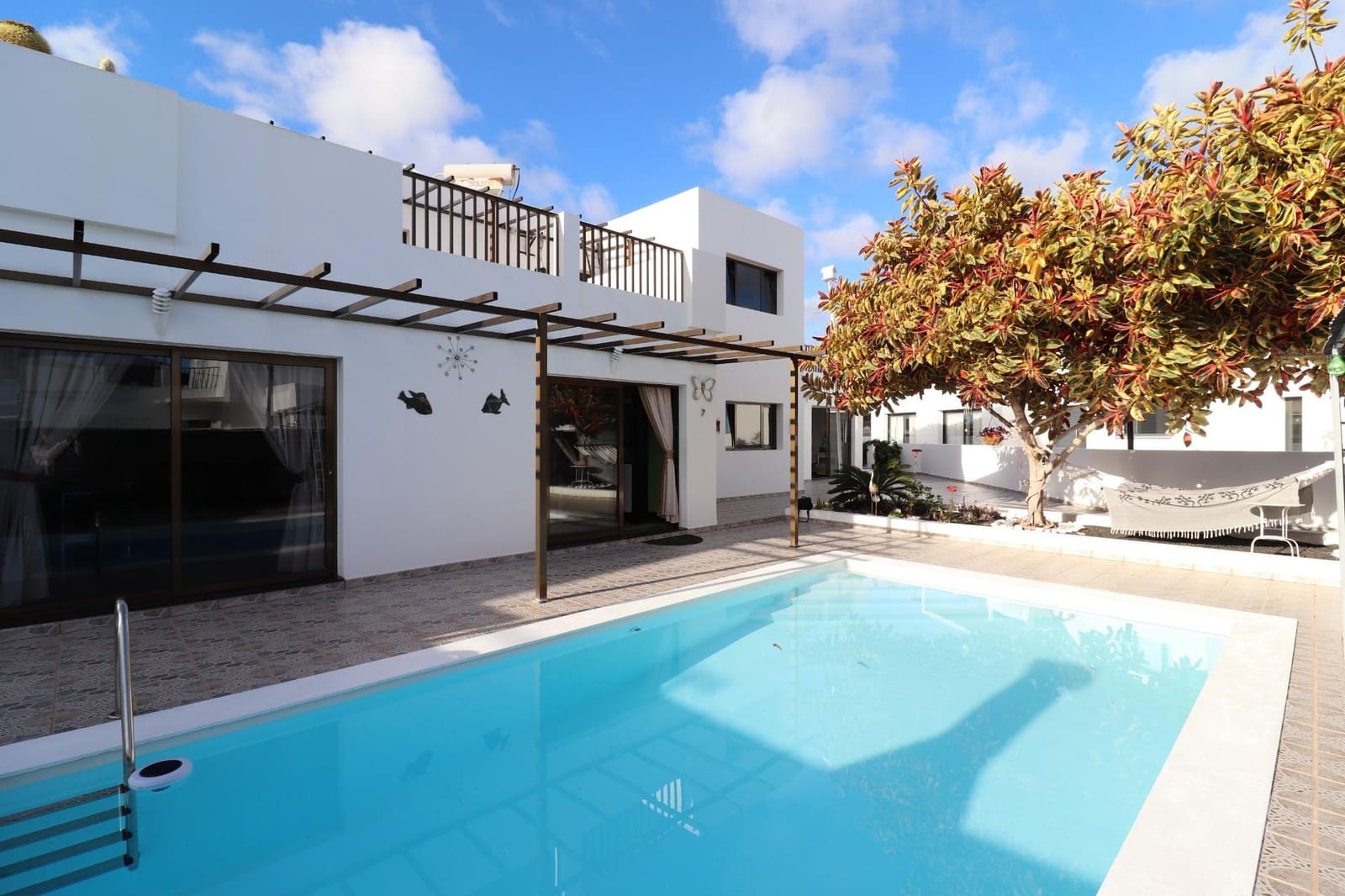 3 bedroom Villa for sale in Yaiza with pool - € 650,000 (Ref: 9485281)