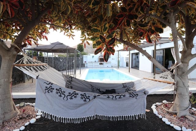 3 bedroom Villa for sale in Yaiza with pool - € 650,000 (Ref: 9485281)