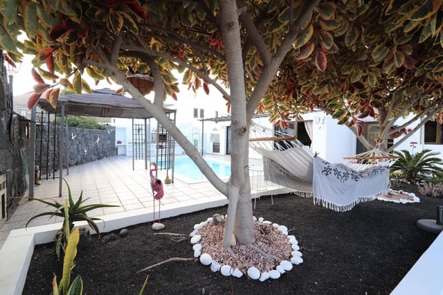 3 bedroom Villa for sale in Yaiza with pool - € 650,000 (Ref: 9485281)