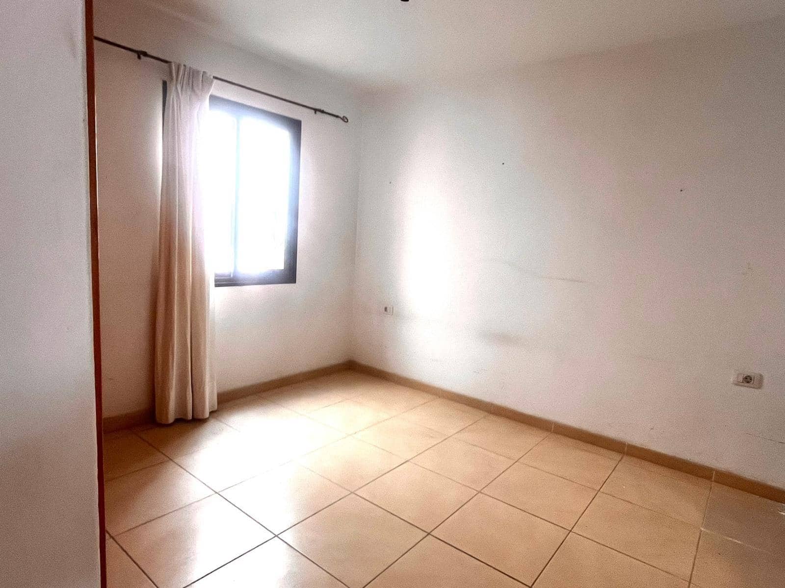 2 bedroom Flat for sale in Arrecife - € 225,000 (Ref: 9651936)