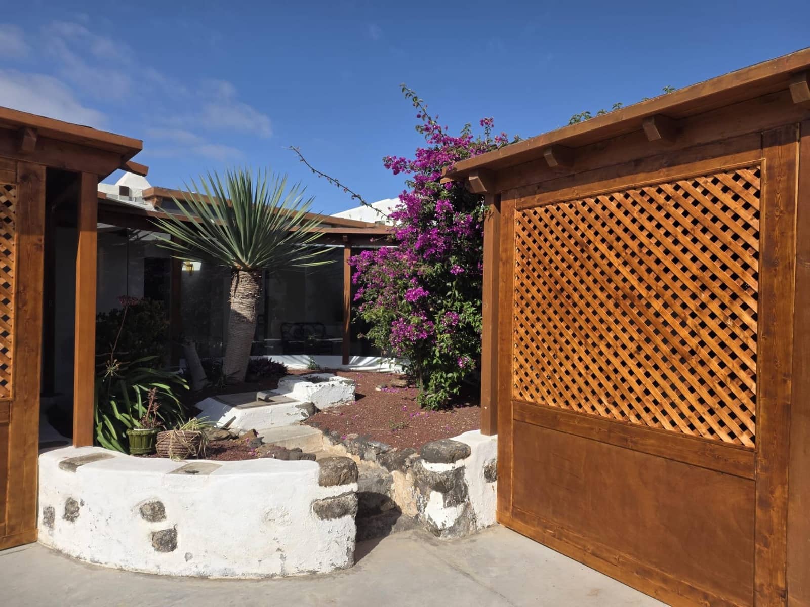 4 bedroom Finca/Country House for sale in Yaiza with garage - € 565,000 (Ref: 9695311)