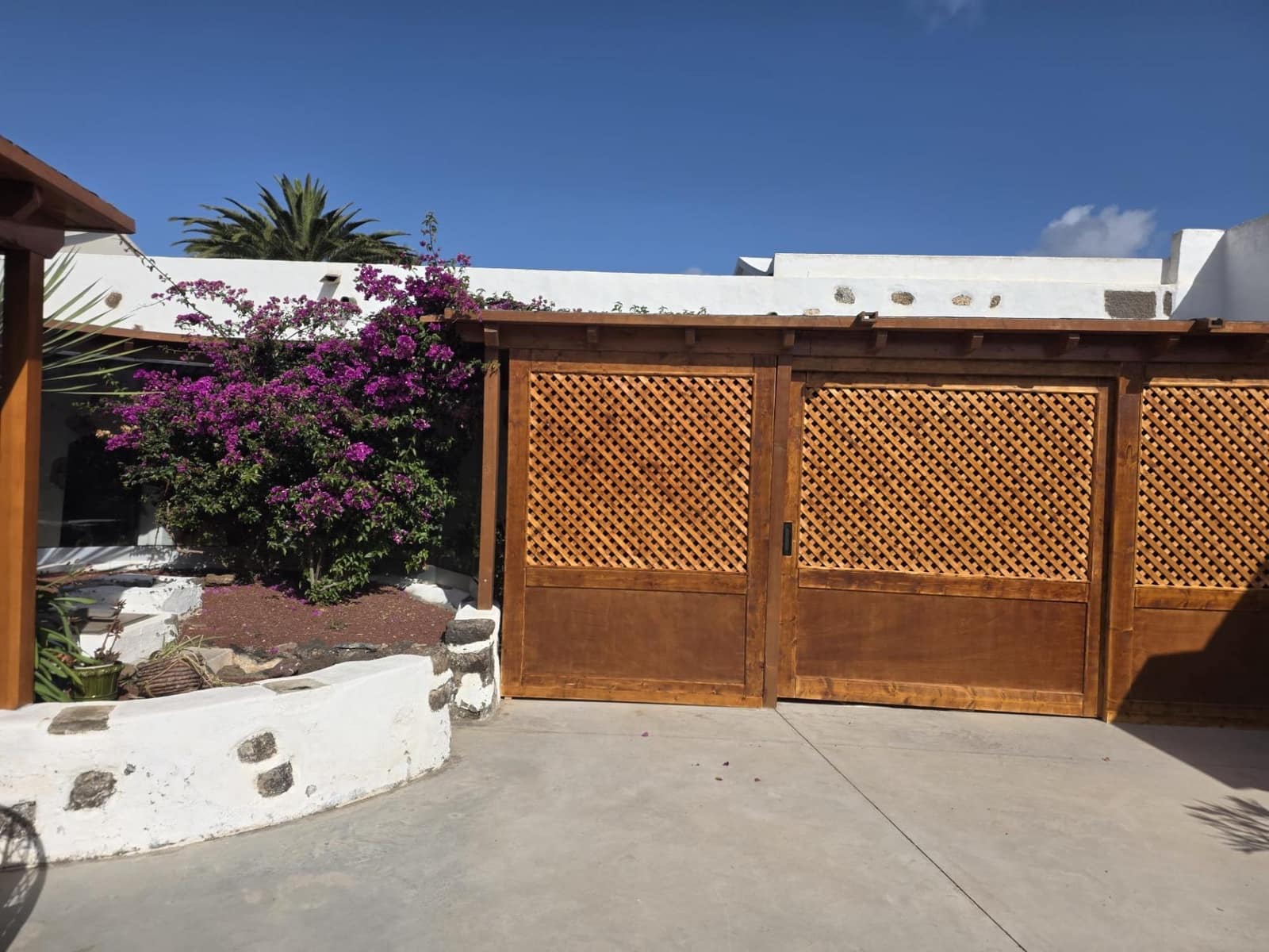 4 bedroom Finca/Country House for sale in Yaiza with garage - € 565,000 (Ref: 9695311)