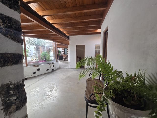 4 soveværelse Finca/Landehus til salg i Yaiza med garage - € 549.000 (Ref: 9695311)