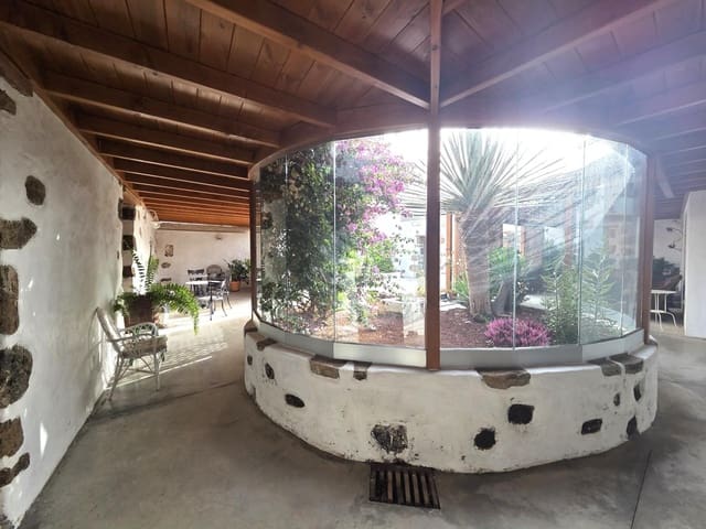 4 soveværelse Finca/Landehus til salg i Yaiza med garage - € 549.000 (Ref: 9695311)