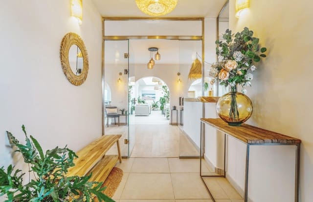 5 bedroom Villa for sale in Haría with pool - € 2,500,000 (Ref: 9714916)