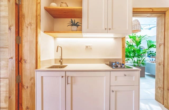 5 bedroom Villa for sale in Haría with pool - € 2,500,000 (Ref: 9714916)