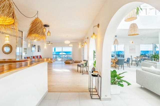 5 bedroom Villa for sale in Haría with pool - € 2,500,000 (Ref: 9714916)