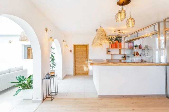 5 bedroom Villa for sale in Haría with pool - € 2,500,000 (Ref: 9714916)