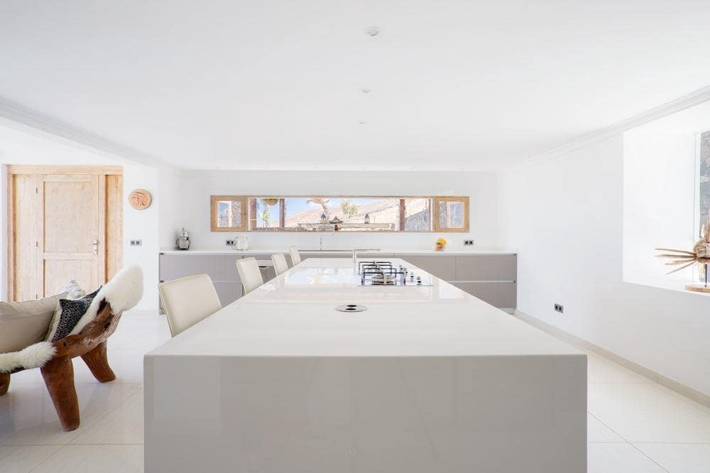 6 bedroom Villa for sale in Haria - € 1,800,000 (Ref: 9721679)