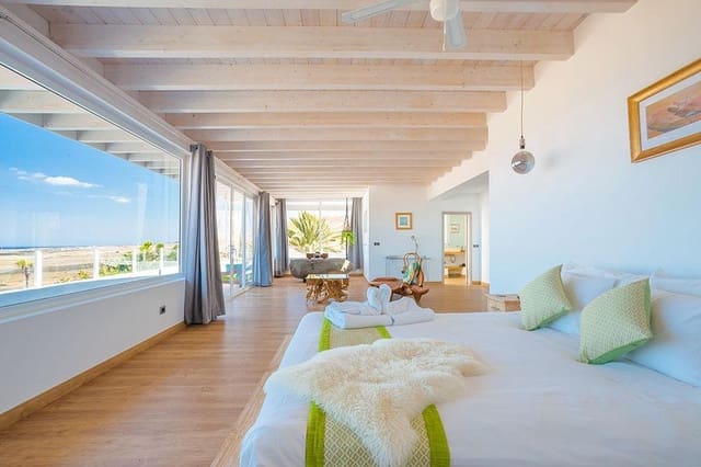 6 bedroom Villa for sale in Haría - € 1,800,000 (Ref: 9721679)