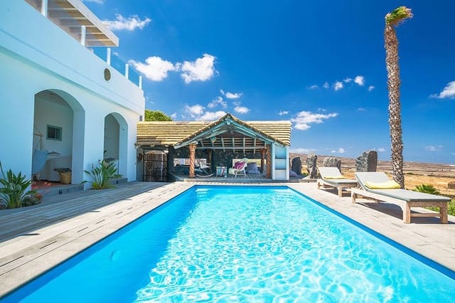 6 bedroom Villa for sale in Haría - € 1,800,000 (Ref: 9721679)