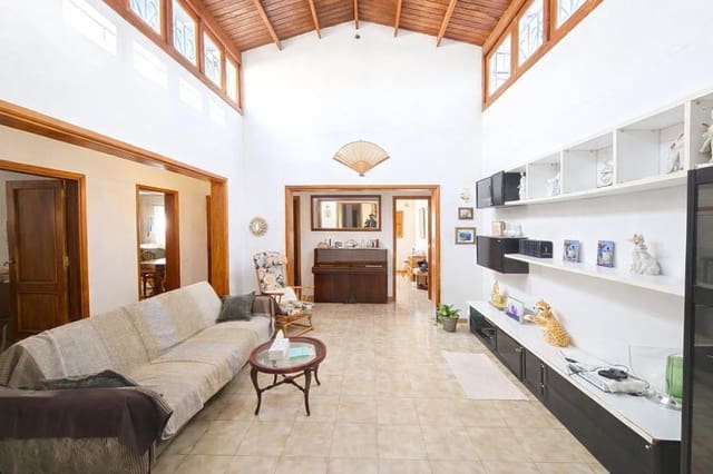 7 soveværelse Villa til salg i Playa Honda, San Bartolomé med garage - € 495.000 (Ref: 9743128)