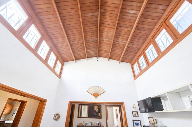 7 soveværelse Villa til salg i Playa Honda, San Bartolomé med garage - € 495.000 (Ref: 9743128)