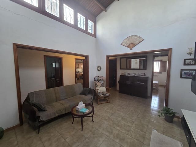 7 soveværelse Villa til salg i Playa Honda, San Bartolomé med garage - € 495.000 (Ref: 9743128)